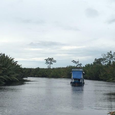 Orangutan Shaka Houseboat With Cabin Pangkalanbuun Exterior foto